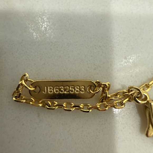 Gold and Black Clover Pendant Necklace and Bracelet Set - Picture 3 of 6